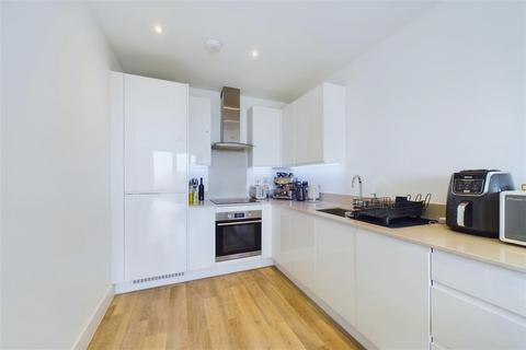 1 bedroom flat for sale, Palmitine House, York Road, London, SW11 3GT