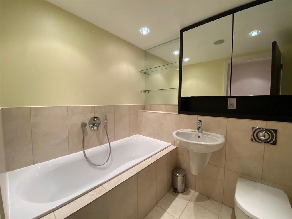 Plover Road, Huddersfield 2 bed apartment for sale £115,000