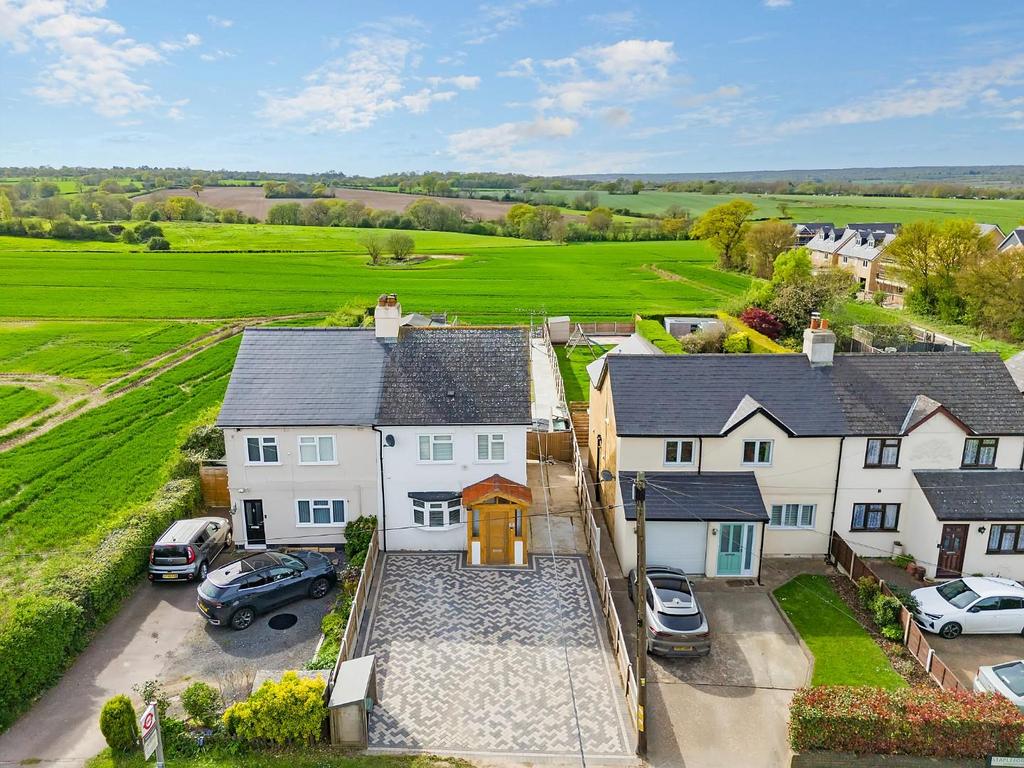 Stapleford Road, Stapleford Abbotts 3 bed semidetached house for sale