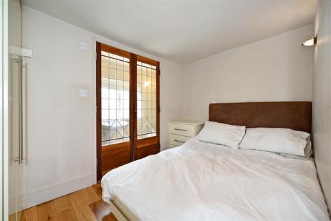 1 bedroom flat for sale, High Street, Arundel