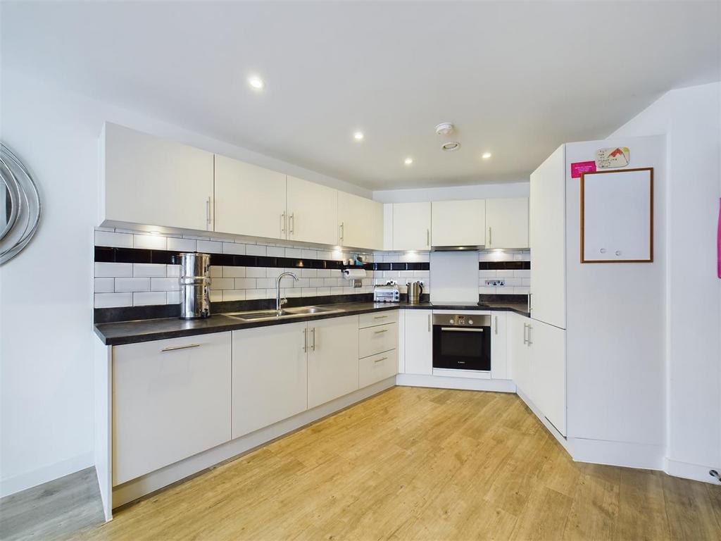 CAM02600 G0-PR0201-STILL004.jpg