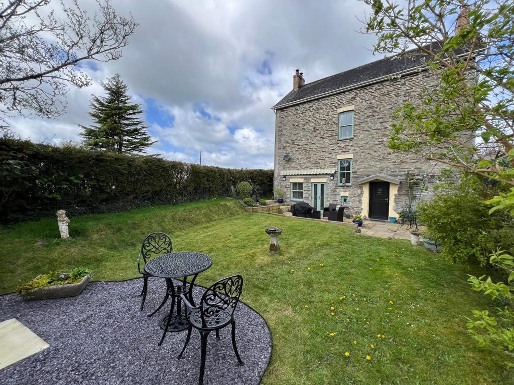 Henllan, Llandysul, SA44 3 bed detached house for sale £348,000