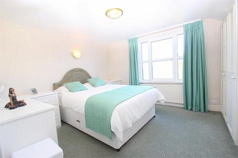 1 bedroom apartment to rent, Laleham Road, Staines Upon Thames TW18
