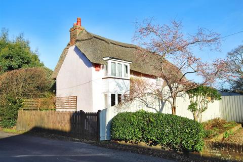 2 bedroom cottage to rent, North Street, Pennington, Lymington