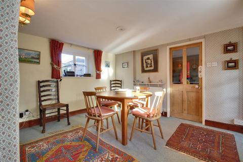 2 bedroom cottage to rent, North Street, Pennington, Lymington