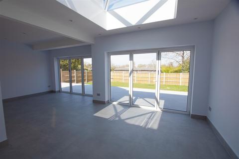 580 Rayleigh Road, Hutton, Brentwood, CM13 1SG