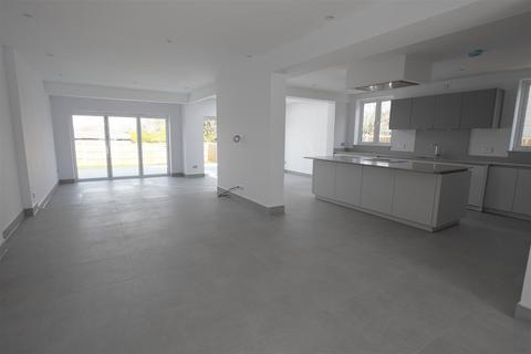 580 Rayleigh Road, Hutton, Brentwood, CM13 1SG