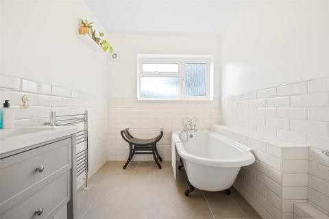 15 Cranbourne Avenue, Windsor, SL4 4ES