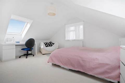 15 Cranbourne Avenue, Windsor, SL4 4ES