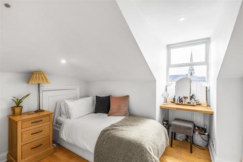 2 bedroom flat for sale, Upper Richmond Road, Putney