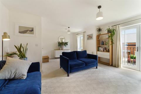 4 bedroom semi-detached house for sale, Osborne Way, Epsom