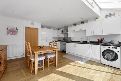 17 Glebe View, West Mersea, Colchester, CO5 8GH