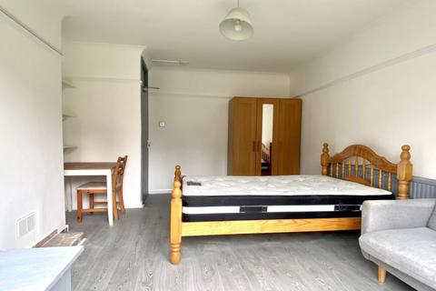 3 bedroom apartment to rent, N22