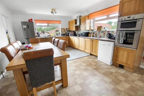 4 bedroom detached bungalow for sale, Lovesome Hill, Northallerton