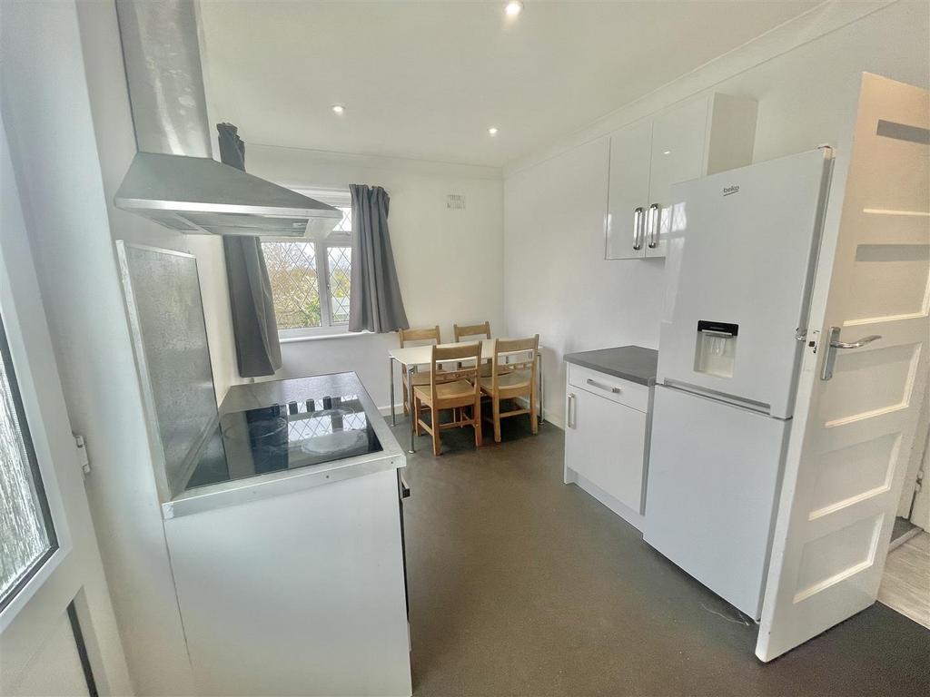 Kitchen 2.jpg