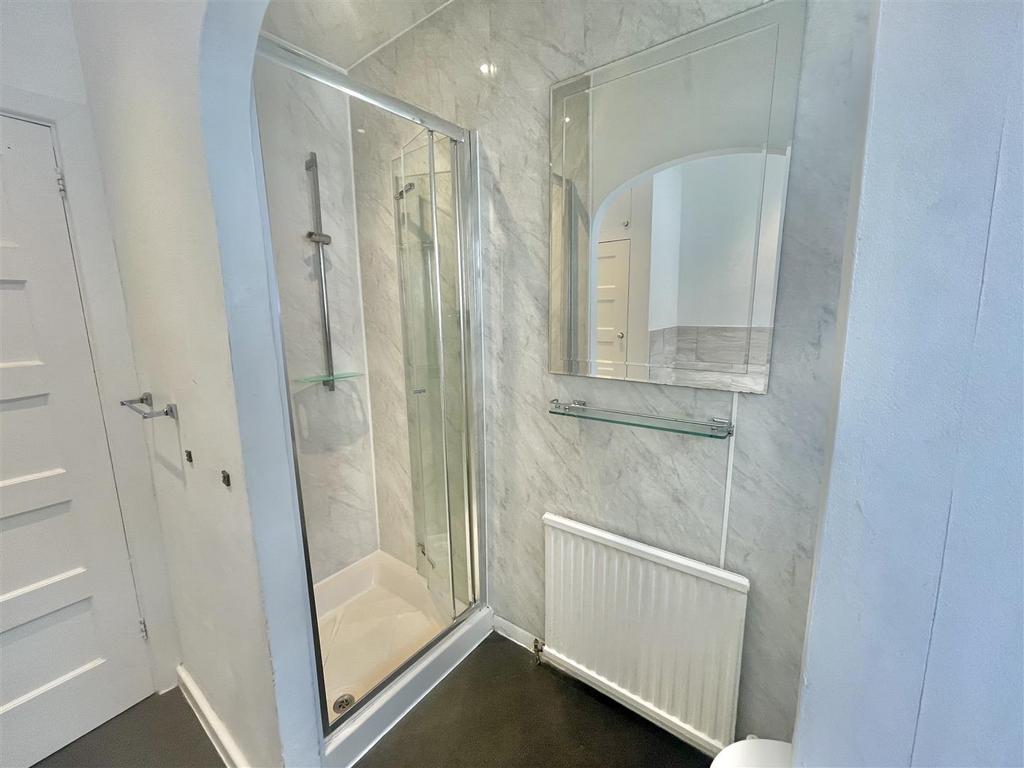 Bathroom 2.jpg