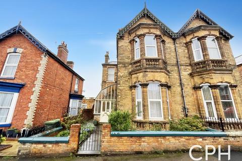 3 bedroom house for sale, Oak Road, Scarborough