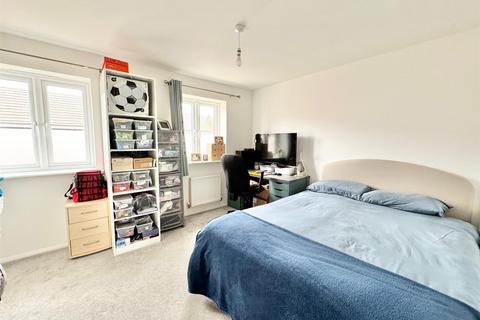 67 Narrowleaf Drive, Ringwood, BH24 3FR