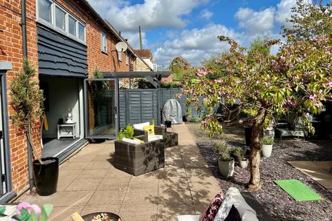 2 Owlets End, Barton, Alcester, B50 4ND