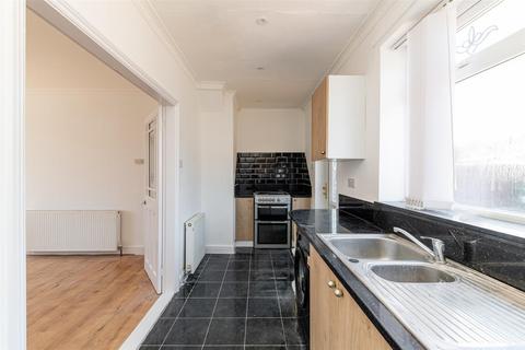 2 bedroom semi-detached house to rent, Hawthorn Crescent, Washington, Newcastle upon Tyne