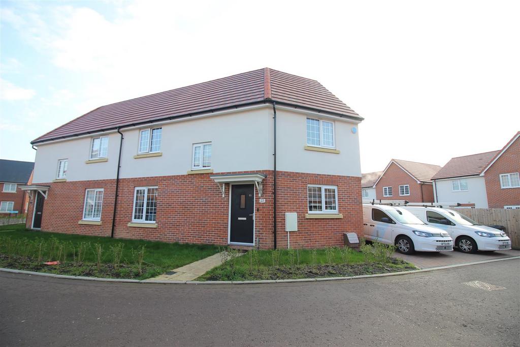 Sandpiper Road, Old Harlow CM17 3 bed semidetached house for sale £