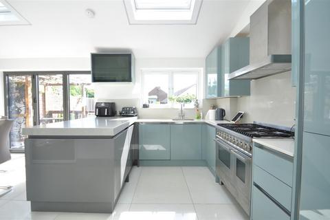 84 Midhurst Hill, Bexleyheath, DA6 7NL