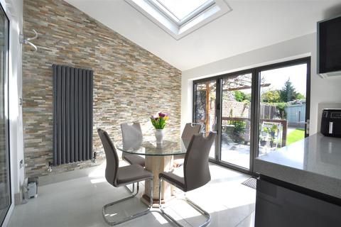 84 Midhurst Hill, Bexleyheath, DA6 7NL
