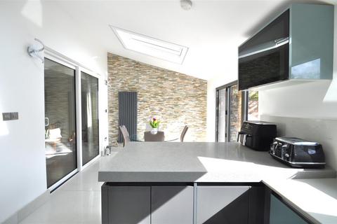 84 Midhurst Hill, Bexleyheath, DA6 7NL