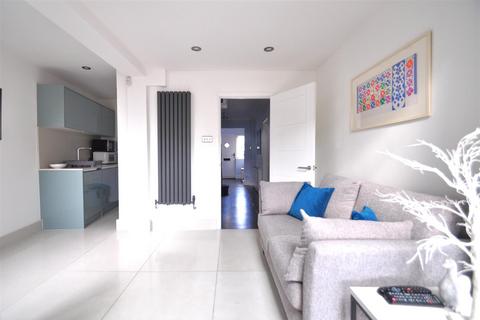 84 Midhurst Hill, Bexleyheath, DA6 7NL