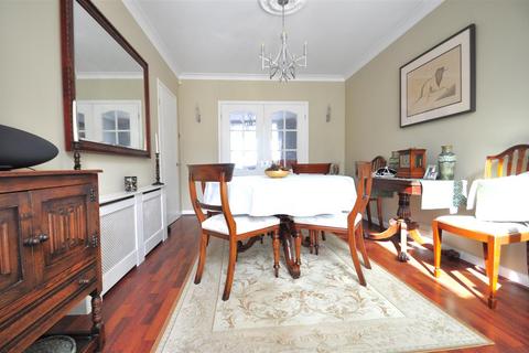 84 Midhurst Hill, Bexleyheath, DA6 7NL