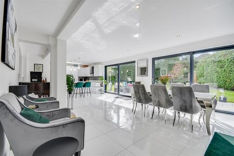 3 Weston Close, Hutton, Brentwood, CM13 2PR