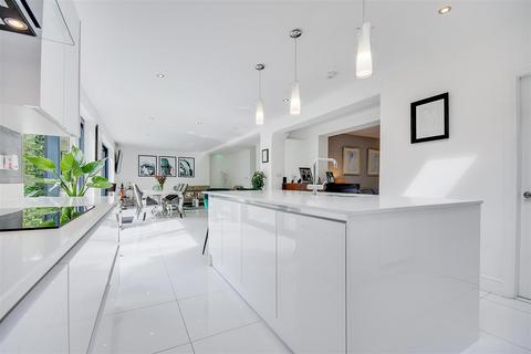 3 Weston Close, Hutton, Brentwood, CM13 2PR