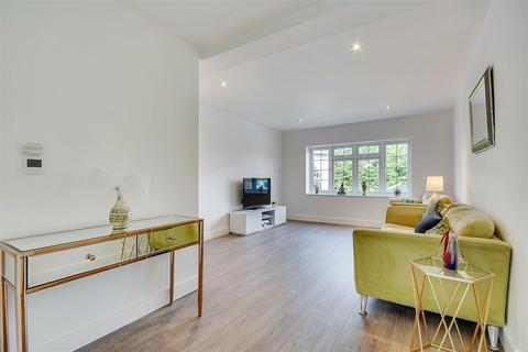 3 Weston Close, Hutton, Brentwood, CM13 2PR