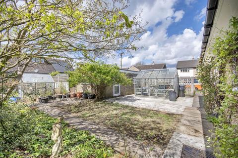 2 Eccles Close, Hope, Hope Valley, S33 6RG