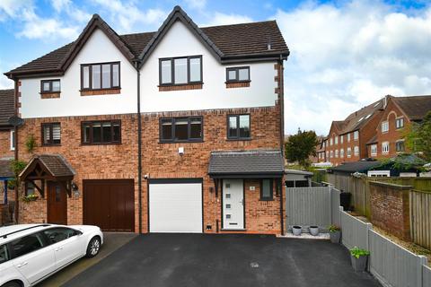3 bedroom end of terrace house for sale, 2 King Charles Way, Bridgnorth