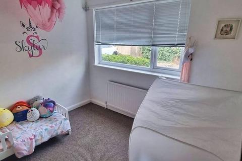 2 bedroom flat to rent, Chandlers Way, Romford RM1