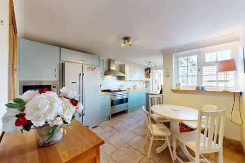 2 bedroom end of terrace house to rent, Barnack Road, Stamford