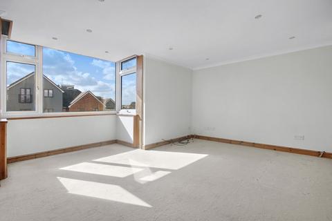 2 bedroom flat for sale, Cantelupe Road, East Grinstead, RH19