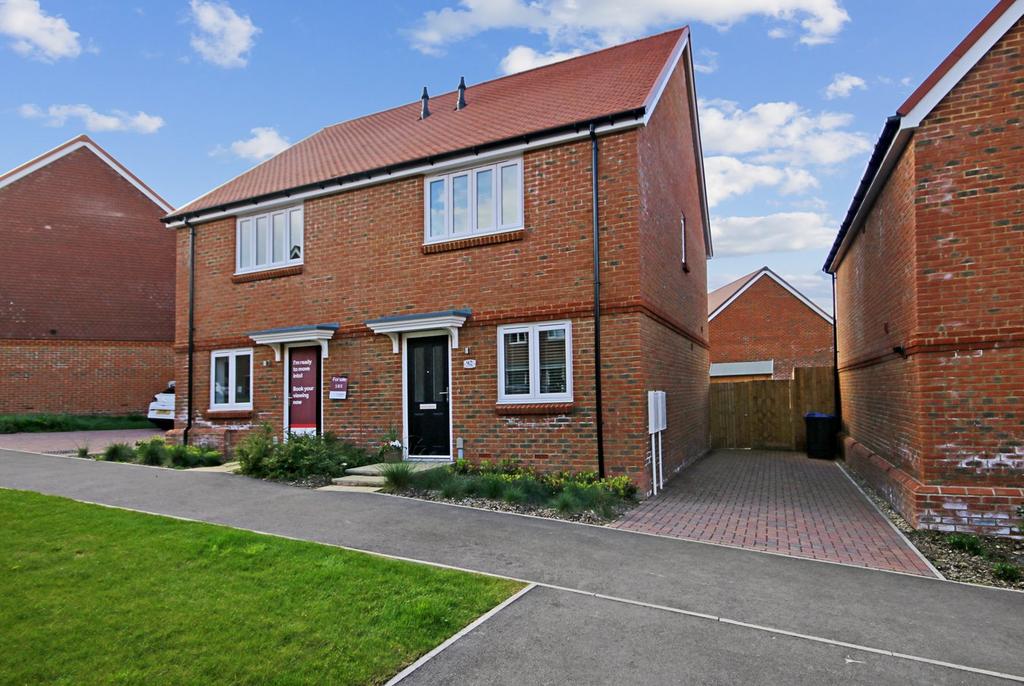 Butlers Way, East Grinstead, RH19 2 bed semidetached house for sale