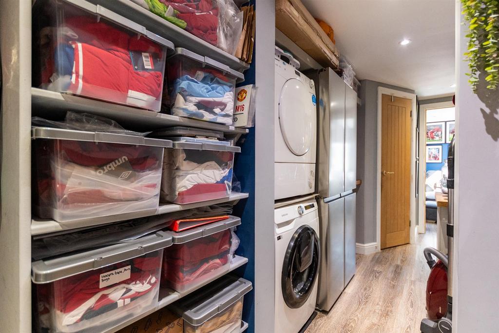 Hall / Utility