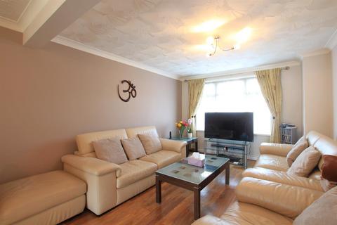 3 bedroom terraced house for sale, Clevedon Gardens, Cranford TW5