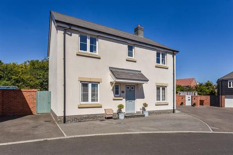 4 bedroom detached house for sale, Stirrup Way, Andover