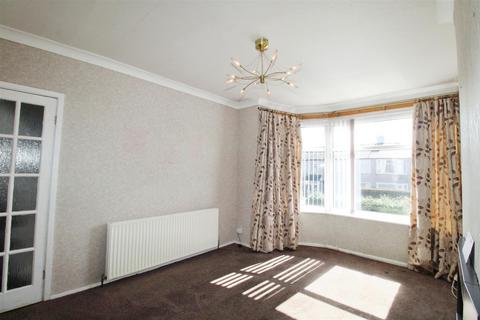 3 bedroom mews to rent, Larch Hill Crescent, Bradford BD6