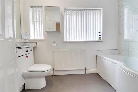 8 Birch Drive, Willerby, Hull, HU10 6LB