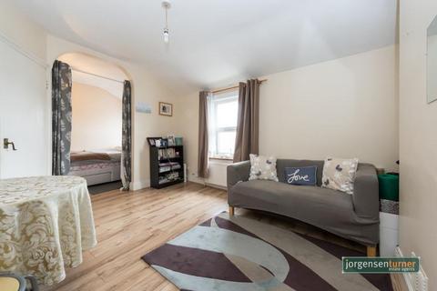 1 bedroom flat to rent, Oaklands Grove, Shepherds Bush, London
