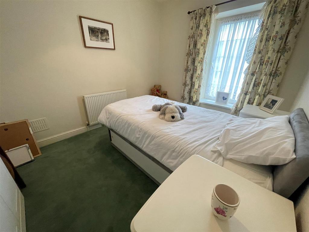 Bedroom 2: