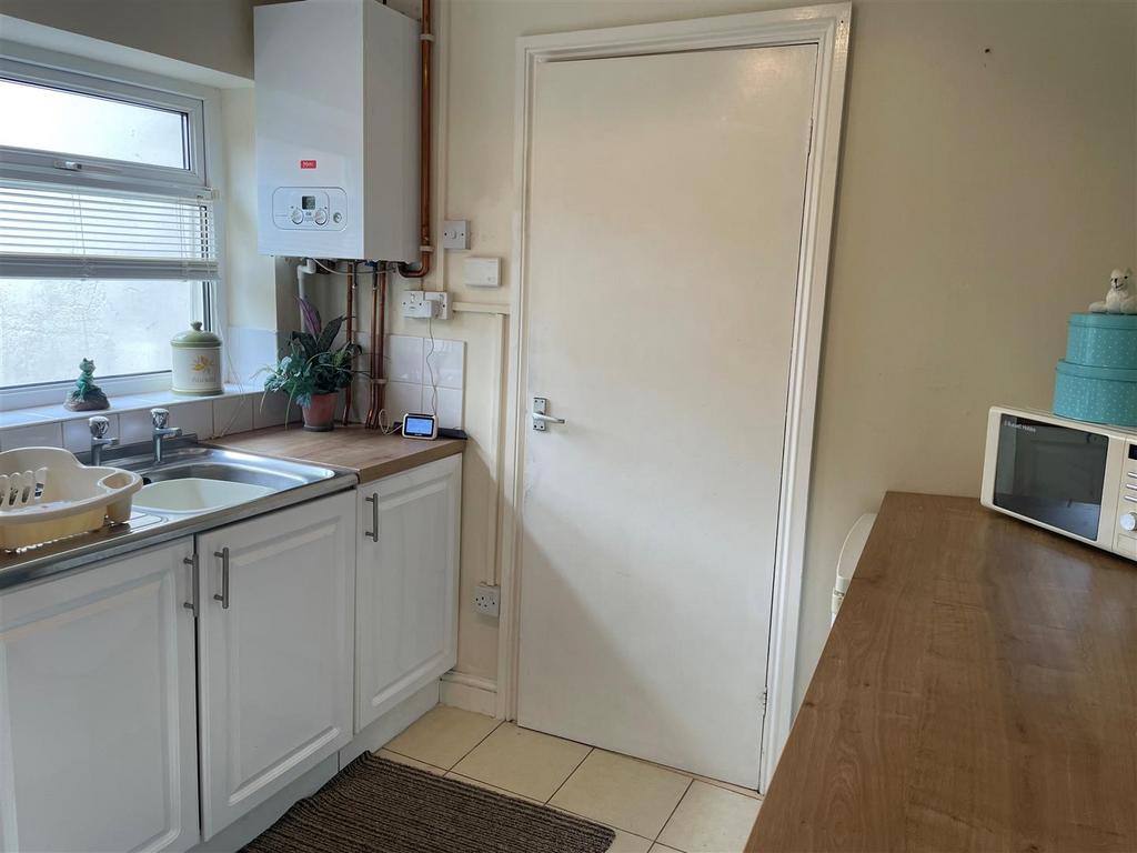 Kitchen: