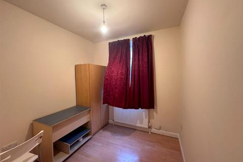 4 bedroom end of terrace house to rent, Chingford Road, London