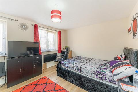 1 bedroom flat for sale, Seymour Road, London