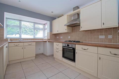 3 bedroom semi-detached house to rent, Spears Walk, Brighton